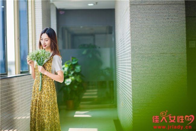 流氓艳遇记最新章，小巷深处的独特风情小店